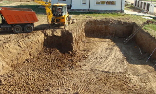 Рытье котлованов под фундамент в Кирове – цена от 2585 руб. за м3 | 2Землекопа-Кро
