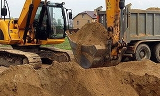 Выкопать яму экскаватором в Кирове от 931 руб. - 2Землекопа-Кро 