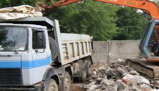 Вывоз строительного мусора с участка в Кирове недорого от 1551 руб. | 2Землекопа-Кро